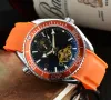 2023 Relojes para hombre de lujo de alta calidad Serie de trabajo de cuatro agujas Volante grande Reloj mecánico automático Moda Fase lunar Marca superior Correa de caucho y acero