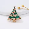 Spilla di Natale Pupazzo di neve Ghirlanda di albero di Babbo Natale Spille in metallo Regalo di gioielli di moda per le donne Regali di Natale