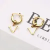 Cooper V Letterörhängen Retro Letter Designer örhängen Kvinnor Charm Studs Lady Simple Pendant Eartrop for Party Jewelry Wholesale