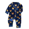 Pyjamas barns pyjamas set vår baby pojke flicka kläder avslappnad sömnkläder set barn tecknad toppar byxor 2pieces småbarnskläder set 231012