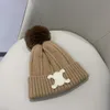 Diseñador de lujo Celns Sombreros Gorros de punto para mujer Sombreros de marca casuales Sombreros de calavera a cuadros de alta calidad Sombreros térmicos de lujo con bolas de pelo