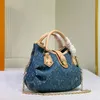 Kvinnors kedja tryckt tygväska designer väska denim gammal blomma crossbody väska handväska deluxe läderhandtag en axel handväska mode medeltida denim väska