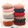 Berets 2023 Zimowa wełna beret cap nhinestone perels koraliki eleganckie dla kobiet jesiennych wiosennych kapeluszów kobiety solidny kolor francuski styl