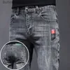 Jeans da uomo Uomo Elasticizzato Strappato Skinny Biker Ricamo Cartoon Stampa Jeans Foro distrutto Slim Fit Denim Jeans Hip Hop neri di alta qualitàL231011