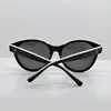 여성을위한 뜨거운 디자이너 선글라스 여성 레트로 안경 고양이 고양이 눈 UV400 5414 5417 레터 프레임과 렌즈 나비 태양 안경 검은 베이지 색 안경.