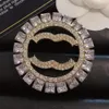 Uxury Brouches Gold Plated Sier Brooch Pins tinlay Crystal Pearl Women Designer Letter Letter Jewelry Charm Pin Classics الزواج من حفل زفاف الهدية