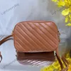 Cartera de diseñador 4 colores para mujer Bolso de hombro de moda Cadena de metal Bolso cruzado Bolso de cuero acolchado de moda Monedero 231011