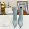 Fashion boots are becoming more unique, colors are single and atmospheric