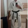 Skyddsutrustning högkvalitativ Kyokushinkai Dogi Dobok 12oz 100% bomullsduk Karate Uniform Kimono Gi Tyg för barn Vuxen gratis vitt bälte 231011