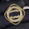 Kadın tasarımcı mücevher broşes pinler moda altın kaplama sier kristal inci markalı pin broş çok yönlü düğün
