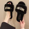 Online Rode Pluche Slippers voor Dames Bovenkleding Herfst/Winter Nieuwe Platte Bodem Slippers Mode Stijl Katoenen Slippers Groot 231007