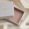 Opakowanie prezentów 20pcs Niestandardowe logo luksusowa tektura z różowym mikrofiblem wewnętrznym pudełko biżuterii na wesele wakacyjne przyjęcie wakacyjne