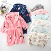 Towels Robes Flannel Thick Lovely Baby Girls Cartoon Hooded Bathrobe Child Toddler Bathing Towel Robe Cute Winter Baby Clothing SleepwearL231124