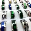 كامل 30pcs 8 ملم أخضر اللون الأزرق الأزرق 316L حلقات الفولاذ المقاوم للصدأ Acier خاتم المجوهر