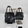 Metal geométrico 2024 Bolsas de cuadros Hombro Septiembre Bolsa de diamantes Mini Una pequeña Caja de axila Bolso Lote