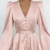 Robes décontractées 2023 Femmes élégantes Bouton A-Line Mini Dres Printemps Mode Satin Rose Robes à manches longues Lâche V-Col Robe de soirée Robe