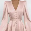 Abiti casual 2023 Donne eleganti con bottoni A-Line Mini Dres Moda primaverile Raso rosa Abiti a maniche lunghe Abito da festa con scollo a V allentato Vestido