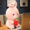 Muñecas de peluche Pink Strawberry Rabbit Toys Cute Cartoon Soft Relleno para el regalo de la niña 231012