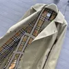 Płaszcz Designer Trench Płaszcz Kobiet Autumn Windbreaker Bawełny Windorood Windatroof Fabric Long Inteved Podwójne kieszenie na Vintage Plaid Plaid Projektanci Płaszcz Kurtka damska