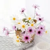 Kwiaty dekoracyjne 10pcs/działka sztuczne 5heads Silk Daisy do dekoracji domowej ściany kwiatowy