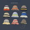 قبعات واسعة الحافة دلو القبعات اليابانية الرجعية جوفاء زهرة الصنع يدويًا قبعة متشابكة للسيدات في فصل الربيع الصيفي.
