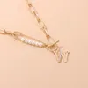 Anhänger Halsketten Herkunft Sommer Exquisite Buchstabe W Büroklammer Perle Asymmetrische Halskette Für Frauen Korea Toggle Verschluss Schmuck
