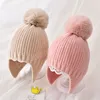 Vinter baby beanie hatt med öronflup päls boll vinter ull stickade hattar för barn utomhus varma flickor pojkar öronskydd mössa