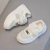 Atlético al aire libre Verano Nuevos zapatos de malla para niñas y niños Zapatos blancos de fondo suave para niños Zapatillas de deporte para bebés y niños pequeños Zapatos deportivos casuales 2023 YQ231012