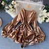 Été élégant femmes Satin Mini robe à manches longues à volants ceinturée tunique mince Vintage brillant Sexy courte fête 2105132339