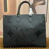 Sac de designer noir Luxurys Sacs à main Onthego Sac fourre-tout GM MM PM Fleur en relief Femmes Sac à main Sac à main Crossbody Lady Sac à bandoulière Poignée Totes Shopping Sacs à main d'embrayage