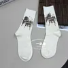 Automne et hiver nouveaux produits européens chaussettes femmes personnalisé Graffiti lettres Tube chaussette mode athlétique chaussette Internet célébrité même Style chaussettes à la mode