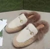 O mais recente estilo de passarela do balcão, chinelos de pelúcia, lã de cordeiro de alta qualidade da Toscana, sapatos casuais quentes e confortáveis.