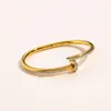 Лучшие продажи дизайнерские браслеты женские браслеты роскошные дизайнерские ювелирные изделия с буквами кристалл 18-каратного золота с покрытием из нержавеющей стали подарок для влюбленных Bangl275q