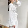 Mulheres sleepwear mulheres sexy cetim cor sólida pena decoração manga longa sleep nightgowns com cinto