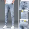 Mäns jeans vårens sommar snygga koreanska rippade hål stretch mäns smala arbete denim byxor med nödställd design blå casual jeans lyx menl231011