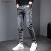 Jeans da uomo Uomo Elasticizzato Strappato Skinny Biker Ricamo Cartoon Stampa Jeans Foro distrutto Slim Fit Denim Jeans Hip Hop neri di alta qualitàL231011