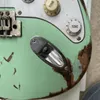 Tung relik ljusgrön elektrisk gitarr alder kropp rostråk fingerbräda prick inlay tremolo bridge whammy bar vintage tuners krom hårdvara