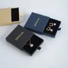 Boutons de manchette 50pcs boîte en papier boîte à bijoux personnalisée personnalisé Chic petit anneau collier emballage en vrac carton tiroir boîte 231011