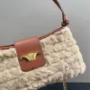 Designer axelväskor vinter crossbody handväska lyxiga sammanflätade guldbokstäver element kanin läder underarm väska kvinnors lurviga handväska -14