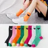 Erkek Tasarımcı Tasarlı Spor Socks Kadın Günlük High Street Parker Moda Okulu Tarzı WR0V