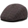 Bérets HT3742 Béret casquette automne hiver chapeau Vintage Plaid laine béret chapeaux avec oreillettes épais chaud Ivy sboy casquette plate bérets pour hommes 231012