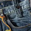 Męskie dżinsy jeansowe jesień mężczyzn z prostymi zwężającymi się spustami w trudnej sytuacji.