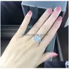 Magnifique forme carrée femmes anneau FL Bling glacé Micro Pave cristal Zircon éblouissant mariage de mariée s'engager Dhgarden Otgeb