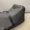 Original unisex duffel väskor black metal brev krokodil mönstrad resväska flygplats väska överdimensionerade utomhus totes bagage väska duffel väskor män fitness yogapåsar