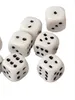 Party Favor 20st White Dice 10mm Home Play Game Använd E807 Födelsedag Favor Gift Joke Pinata Bag Filler Loot Gag Pocket Toy