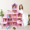 Akcesoria dla lalek Dom Księżniczka Big Villa DIY Dollhouses Zestaw różowy zamek Zgromadzone zabawki Udawaj Graj Świąteczny prezent urodzinowy 231012