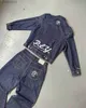 Mäns jeans 2023American Classic Retro Pattern Pocket Printed Dark Blue Jeans Hip-Hop Fashion Street Mid-midjedist Casual Wide Ben Jeans för Menl231011
