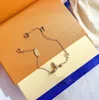 Braccialetti di lusso firmati per donna braccialetto a catena elegante braccialetto in oro moda donna lettera ciondolo trifoglio matrimonio gioielli di design speciale Y23379