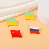Broches personnalisé drapeau de l'ukraine et de la russie émail broche paix amour broche en métal sac à dos chapeau insigne revers bijoux cadeau pour ami en gros