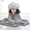 Towels Robes Baby Bathrobe High Qulity Cartoon Quilt Coral Velvet Hooded Newborn Swaddle Bath Towel AutumnL231123